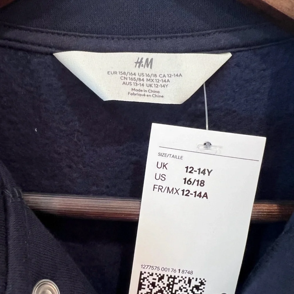 H&M Kids Boys Navy Varsity Sweatshirt
Jacket with New York Patch Size 12/14 NWT - Picture 6 of 9
